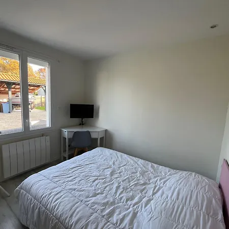 Maison Famille Avec Piscine, Wi-fi Et Parking A