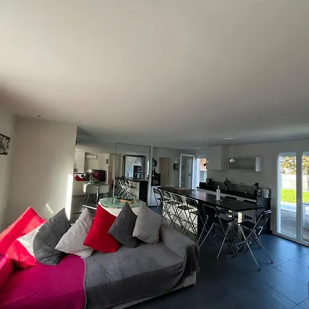 Ferienhaus Maison Famille Avec Piscine, Wi-fi Et Parking A